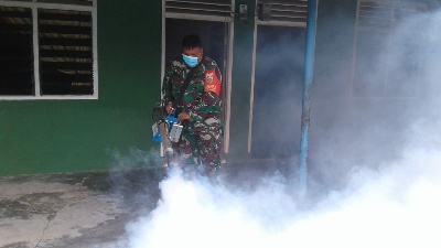 Koramil 04 Mandau Lakukan Fogging Di Kelurahan Titian Antui