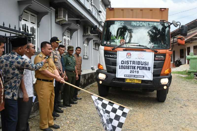 Bupati Kampar Resmi Lepas Logistik Pemilu 2019