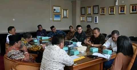 Menanggapi Masalah e-KTP Komisi I Minta Kejelasan  Dirjen Dukcapil RI