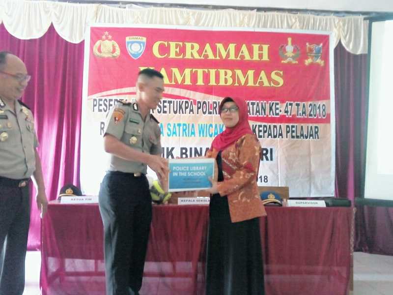 Siswa Setukpa Lemdiklat Sang Pendiri Police Library in The School 