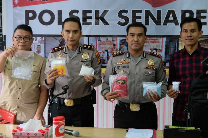 Polsek Senapelan Polresta Pekanbaru Tangkap Pengedar  Extacy dan Pil Psikotropika
