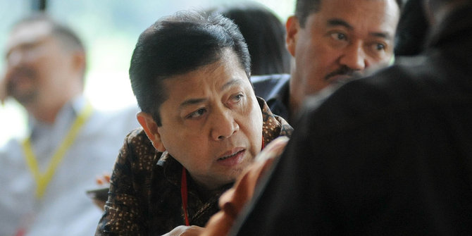 Mahfud : KPK Bisa Langsung Menahan Novanto