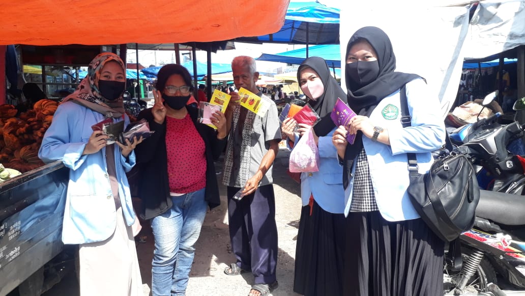 Bantu Cegah Covid-19 : Mahasiswa Kukerta Relawan Unri Membagikan Ratusan Masker keberbagai Pasar di 