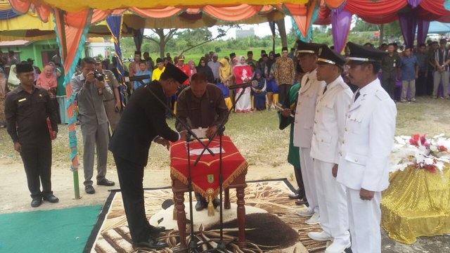 Bupati Rohil Lantik Camat Batu Hampar Dan 3 Penghulu