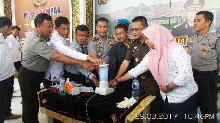 Polres Kampar Musnahkan 33 gram Sabu