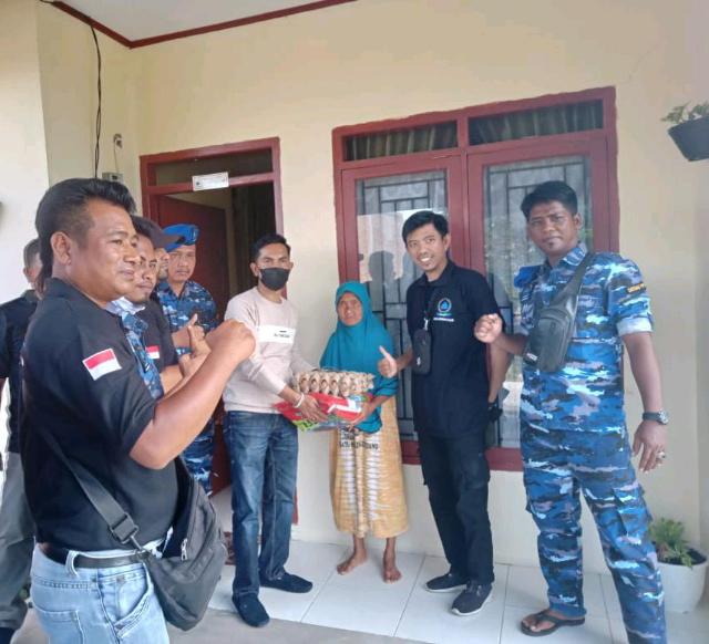 Ormas PPMR Bagikan Sembako Langsung ke Rumah Warga Kurang Mampu