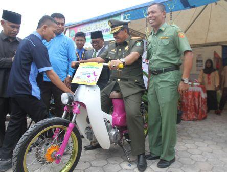 Wabup Siak, Secara Resmi Membuka Expo SMK 2016 Siak