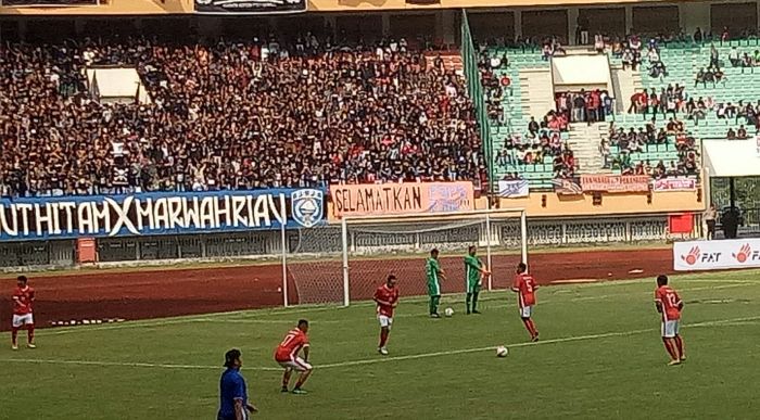 Galang Dana Untuk Korban Bencana Palu, Dua Jersey Timnas Terjual Rp35 Juta di Stadion Utama Riau