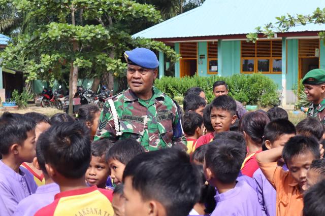 Satgas TMMD Beri Edukasi Dengan Pembelajaran dan Semangat Gotong Royong ke Siswa