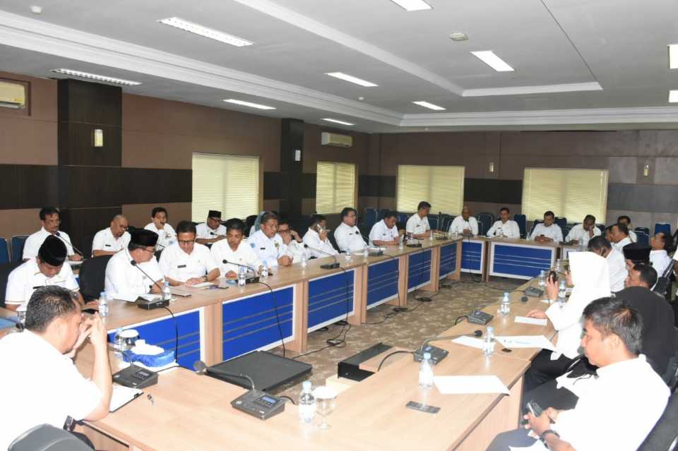 Hari Pertama Kerja 2019, Plt Bupati Langsung Pimpin Rapat Evaluasi 
