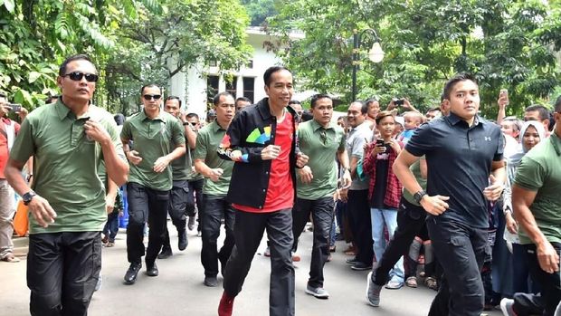 17 Agustus ini, Jokowi ‘Dianugerahi’ Juara Umum Lomba Lari dari Tanggung Jawab