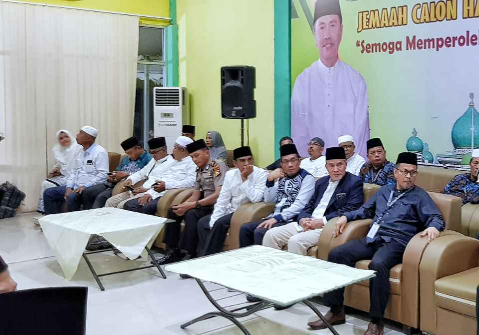 Wabup Lepas Jemaah Calon Haji Meranti dari Embarkasi Antara Riau Menuju Madinah