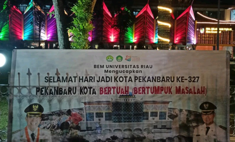 Pekanbaru Bertumpuk Masalah, BEM UNRI Sindir Walikota Lewat Spanduk
