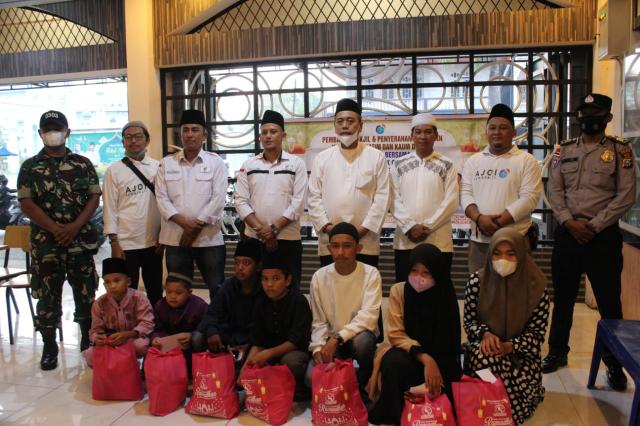 AJOI Salurkan Paket Sembako Serta Bukber Bersama Ketua Mui dan Sekwan DPRD Jelang Idul Fitri 1443 H