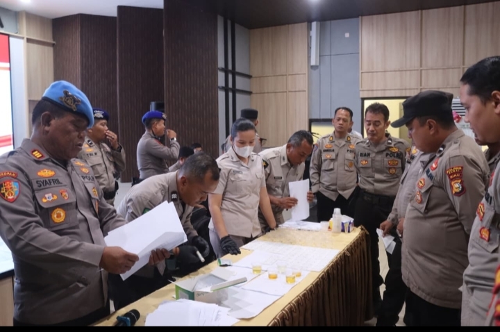 Deteksi Dini Penyalahgunaan Narkoba, Polres Dumai Cek Urine Seluruh Personel