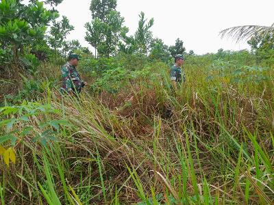 Agar Terhindar Dari Karhutla, Babinsa Koramil 03/Mandau Selalu Siaga di Wilayah Rawan Api