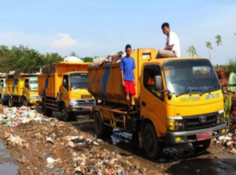 DKP Pekanbaru Turunkan 39 Unit Armada Truck Sampah