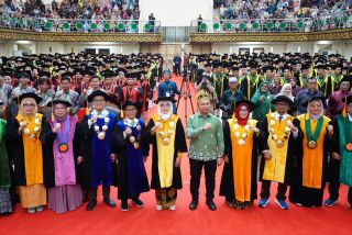 Gubri Abdul Wahid Ajak Lulusan UIN Suska Riau Jadi Penerus Perubahan