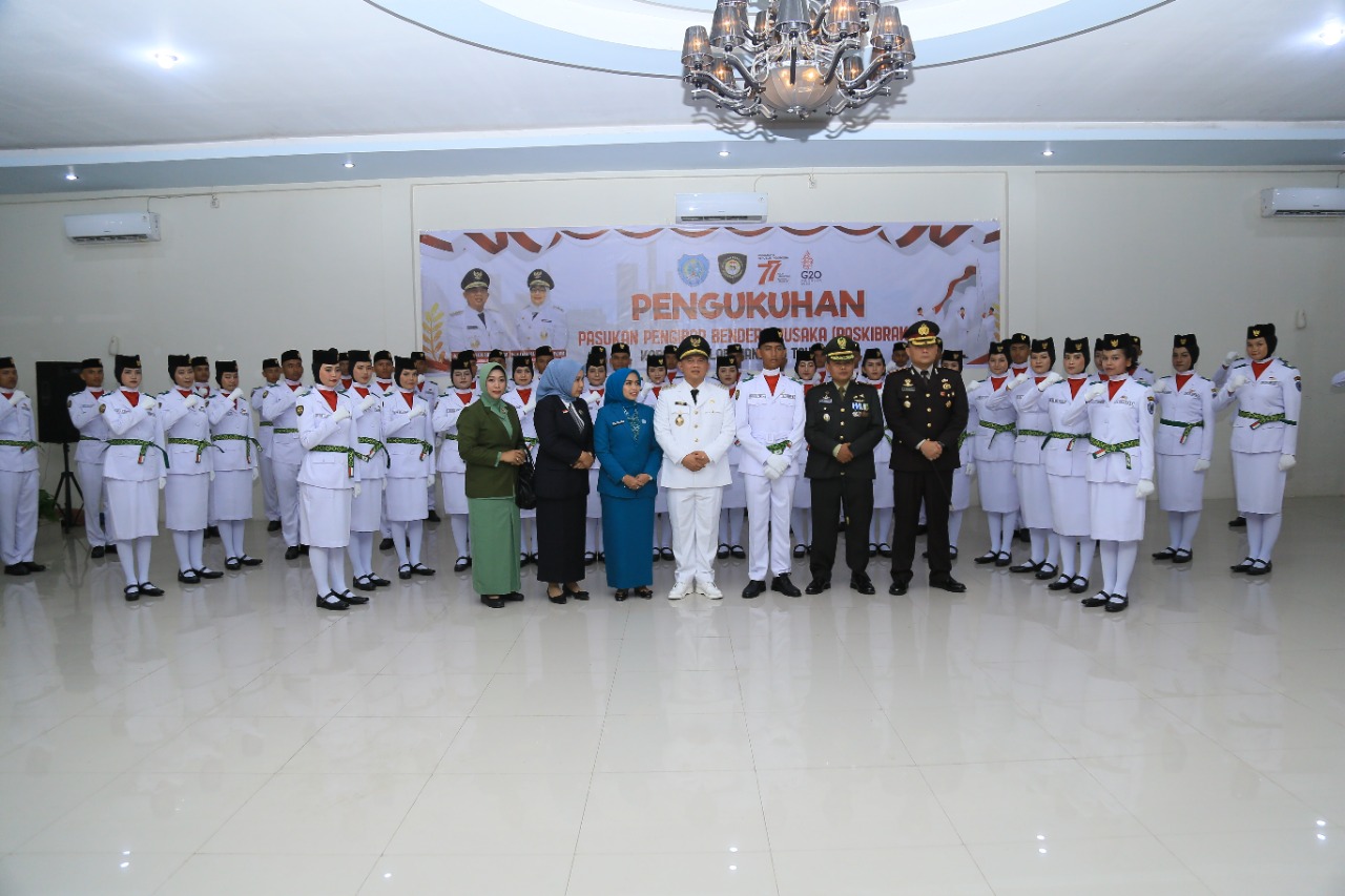 Bupati Kukuhkan Pasukan Pengibar Bendera Pusaka (Paskibraka) Kabupaten Labuhanbatu Tahun 2022.