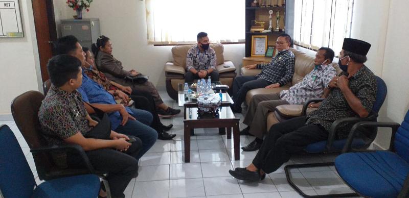 Anggota DPRD Bengkalis Kunjungi Kantor Camat Mandau Terkait Data Penerima BLT Dampak Covid-19