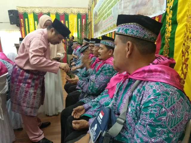 Bupati Bengkalis Doakan Rombongan 230 JCH Sebelum Dilepas Pemberangkatan Ke Mekkah