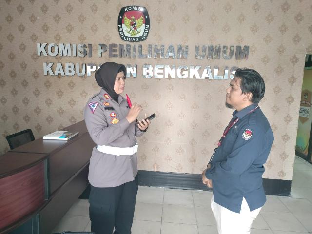 Kasatlantas Polres Bengkalis untuk Himbau Untuk Pasang Alat Peraga Kampanye Dengan Aman