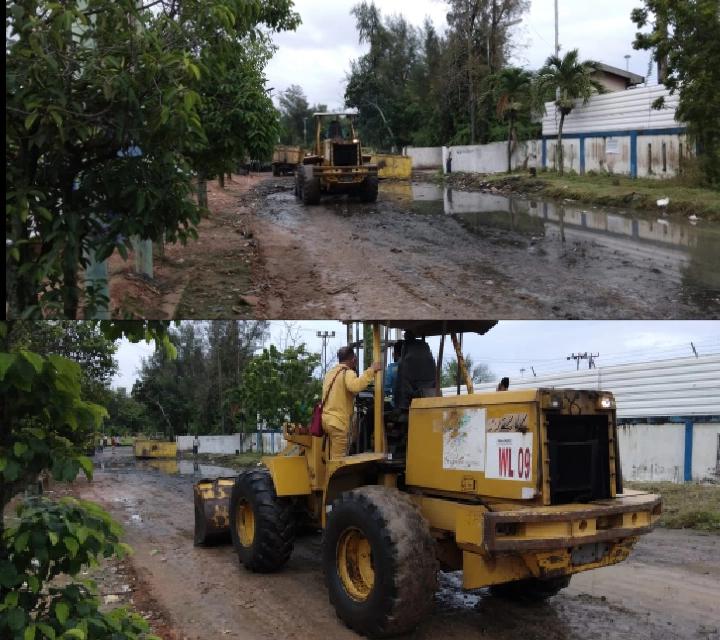 PT Pelindo Regional 1 Cabang Dumai Kerahkan Tim Kebersihan Dan Alat Berat Untuk Pembersihan Sampah