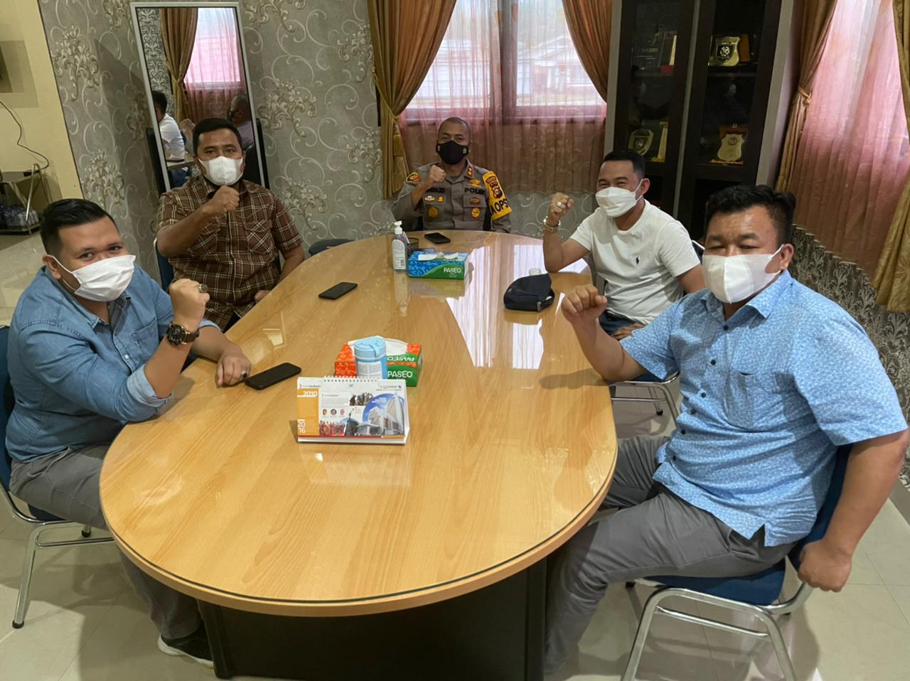 Jelang Berbuka, Ketua DPD KNPI Riau Fuad Santoso Diskusi Serius Dengan Kapolres Kampar, Apa Hal?