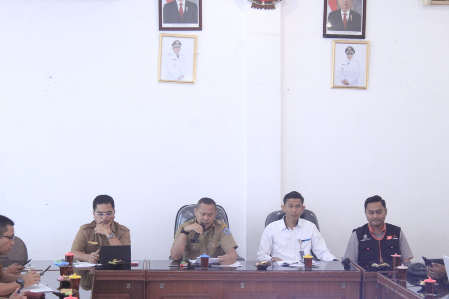 Plt. Kepala Dinas Pangan Pimpin Rapat Verifikasi Dan Validasi Data Bantuan Pangan