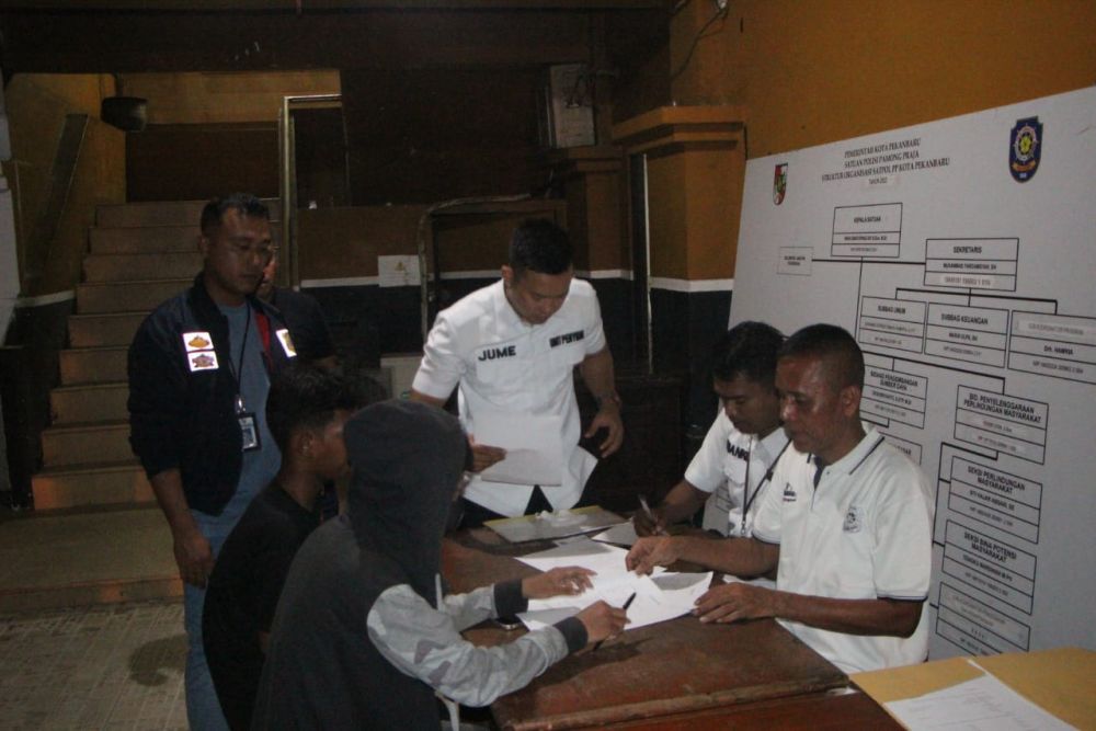 Tertangkap Tangan, 5 Orang Buang Sampah Sembarangan di Pekanbaru
