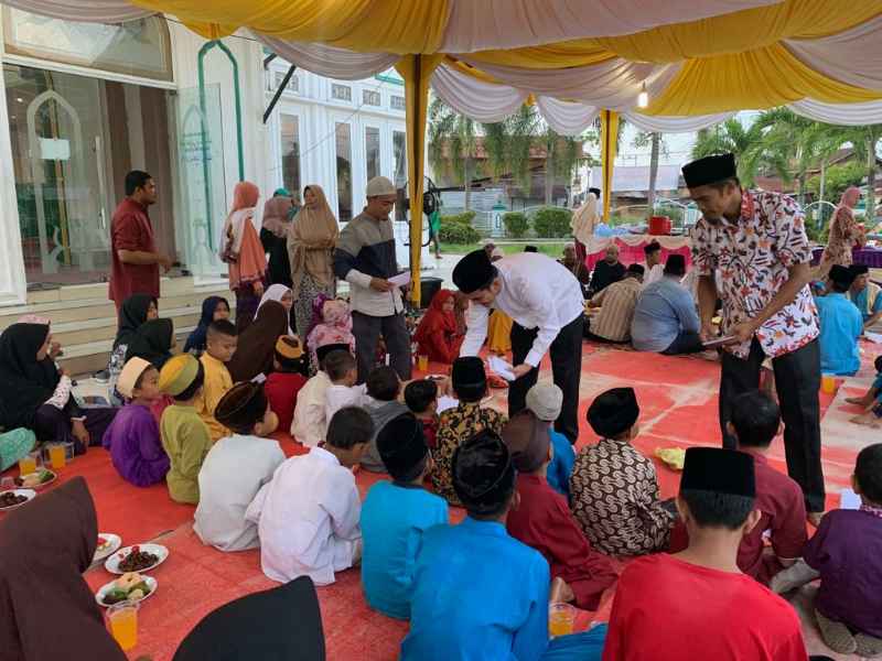 Peduli Sesama, Ketua PDPM Rohil Gelar Buka Puasa Bersama dan Santuni 70 Anak Yatim