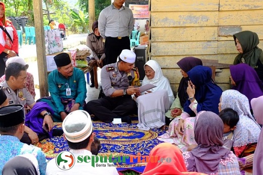 Meriahkan Ramadhan 1439 H, Tim Jum'at Barokah Sambangi Nenek Tumira