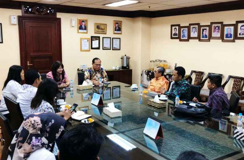 Gubri Pamerkan Produk Ekraf Riau Kepada Dirut BUMN, Langsung di Pasarkan ke Cina
