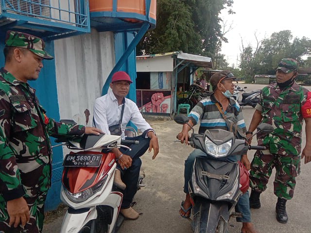 Gunakan Masker Saat Berada Diluar Sesuai Protkes Himbau Babinsa 03/Mandau