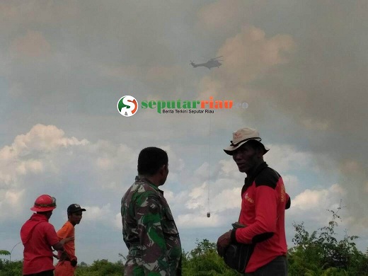 Tim RPK SPM-BBHA Sinarmas Bantu Padamkan Karhutlah Tanjung Leban Bengkalis