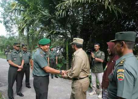 Alfedri Dampingi Danrem 031/Wirabima Tinjau Lokasi Cetak Sawah Baru di Kecamatan Koto Gasib