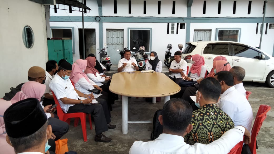 Untuk Kepala Sekolah dan Guru-guru Berprestasi Akan ada Reward dari Pemkab Kepulauan Meranti. 