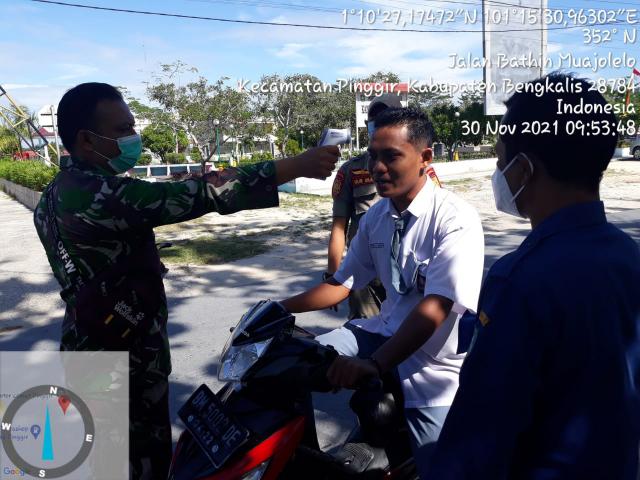 TNI Koramil 03/Mandau Laksanakan Giat Pengecekan 3 M di Posko PPKM Pinggir
