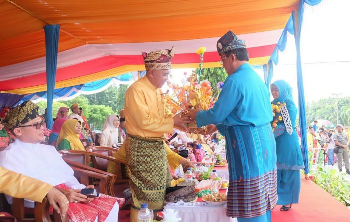 Pembukaan MTQ Ke-36 Riau, Bupati Inhil; Ikuti Prosesi Pelepasan Pawai Ta'aruf