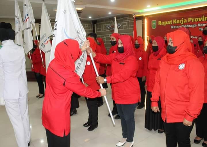 Elina Koto dilantik sebagai Ketua IODI Kota Pekanbaru bersama 5 pengurus Kabupaten dan Kota lainnya