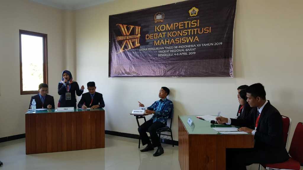 FH UIR Bertemu UNJA dan UNAND dalam Debat Konstitusi MK Regional Barat