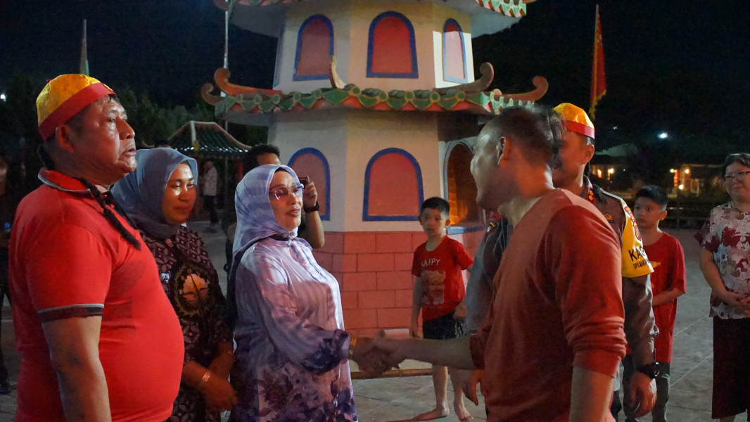Malam Imlek, Plt Bupati Labuhanbatu Bersama Pimpinan Forkopimda Kunjungi Rumah Ibadah Vihara dan Kle