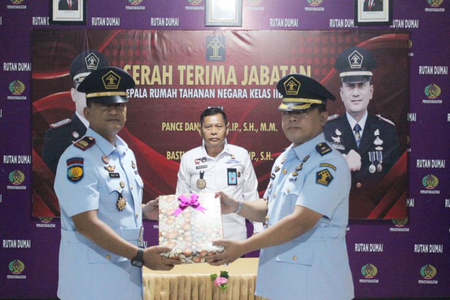 Pance Daniel Sertijab Kepala Rutan Dumai Kepada Bastian Manalu