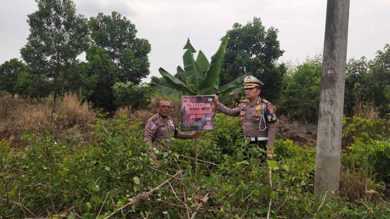 Tekan Bencana Asap Secara Dini Sat Pjr Polda Riau Gelar Sosialisasi Bahaya Karhutla & C3