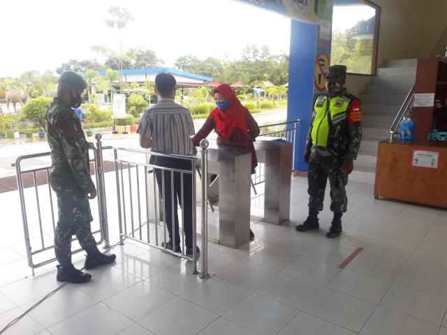 TNI Himbau Pengunjung Jangan Lupa Selalu Ingat 3 M Saat Dikeramaian dan Utamakan Keselamatan Diri