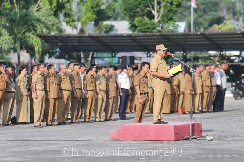 Sekda Meranti Apresiasi Pegawai Hadir Upacara Senin Pagi, Ingatkan PNS dan Non PNS Pertahankan Disip
