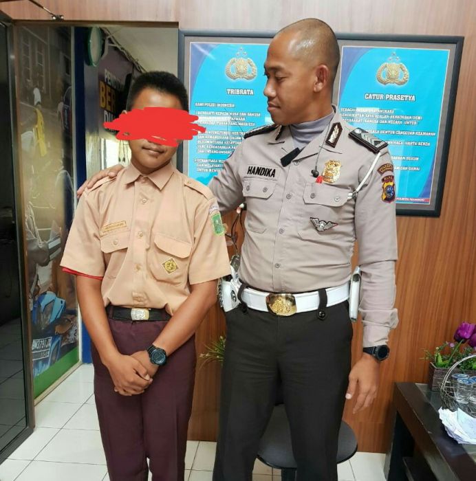 Tawarkan Jasa Pembuatan SIM Diluar Ketentuan, Pelajar Pekanbaru Diamankan Polisi