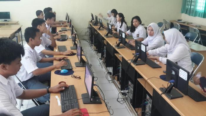 Nilai Rata-rata UN SMA Pekanbaru Tertinggi di Provinsi Riau