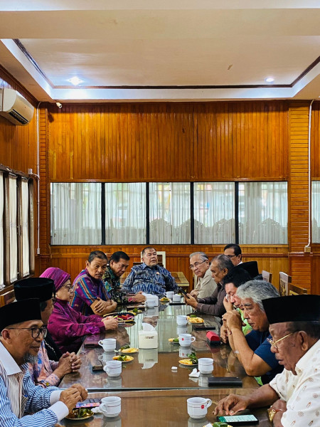 Dr. drh. Chaidir, MM  Adakan Kopi Morning bareng dengan pemuka Masyarakat Riau dan Raja Air Tiris