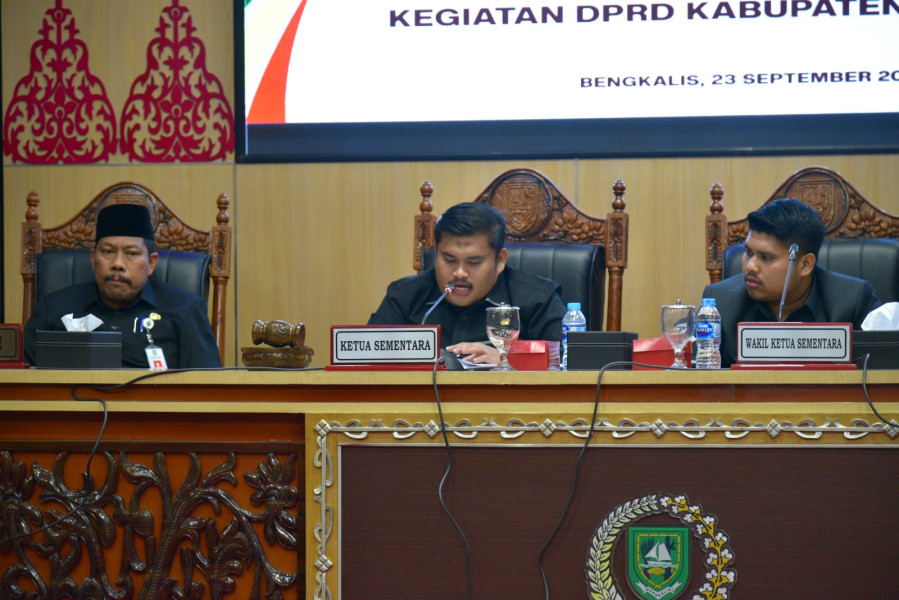 Septian Nugraha Pimpin Sidang Paripurna, Tujuh Fraksi DPRD Bengkalis Ditetapkan